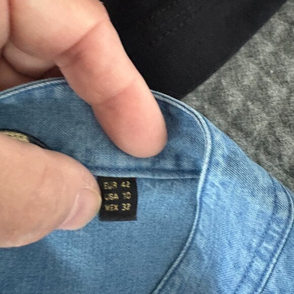 EUC - MASSIMO DUTTI - LIGHTWEIGHT CHAMBRAY POPOVER BLOUSE - SIZE: 10 - Picture 4 of 4